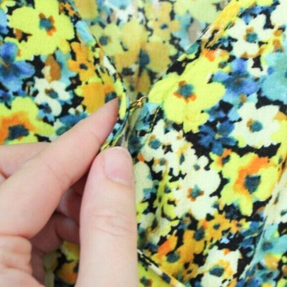 L Space Shine On Bright Floral Crop Wrap Top Small - Picture 7 of 8